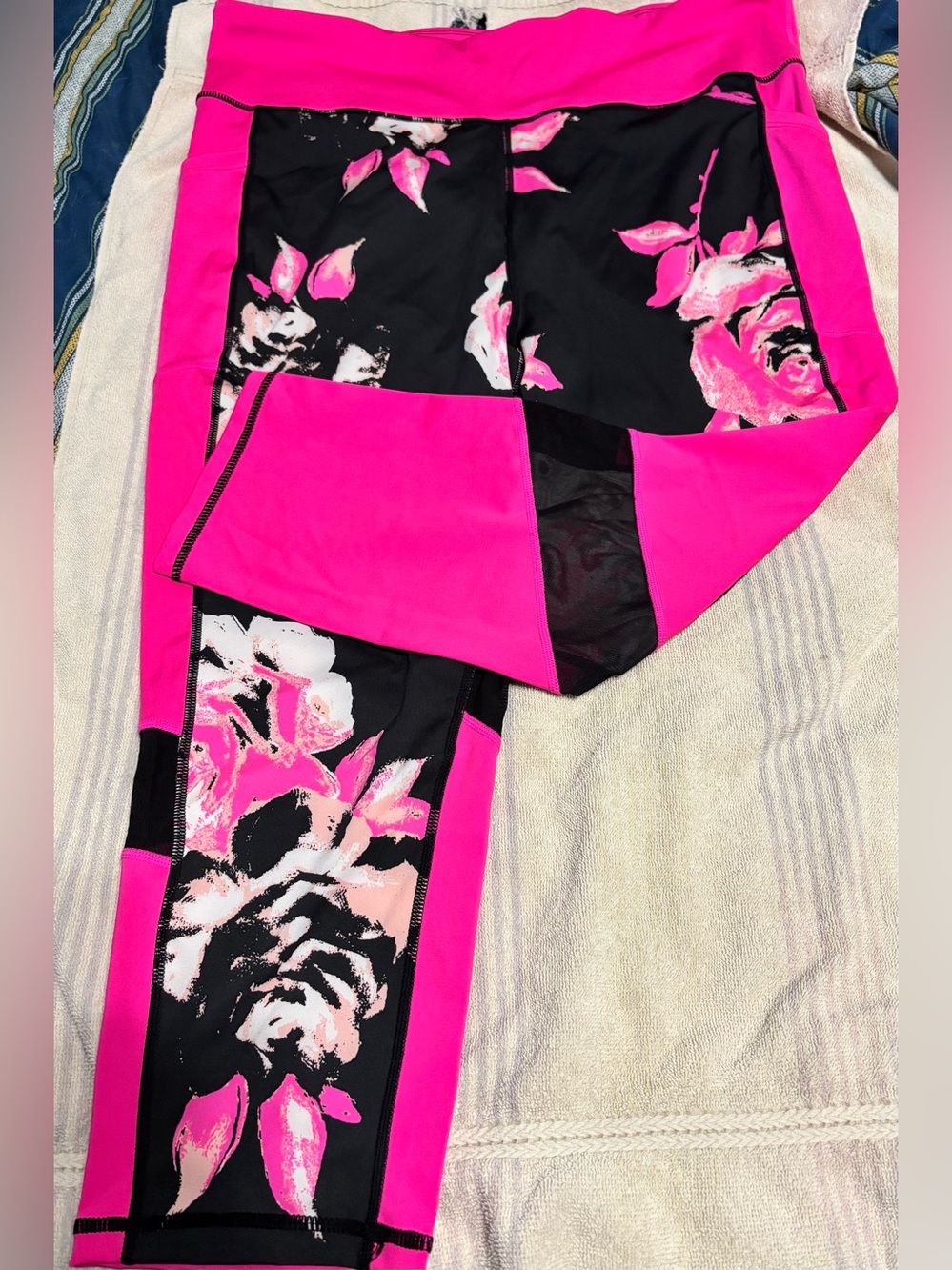 NEW Lularoe fearless workout capri leggings size 2X pink and black floral!